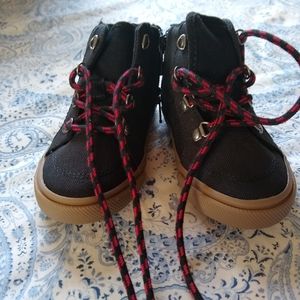 NWOT Black Canvas Hiking Sneaker w Red Laces 6T